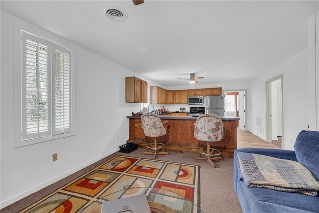 Building Photo - 307 Moore Ave