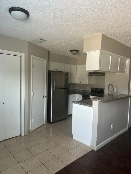 Building Photo - 228 Greenhill Dr