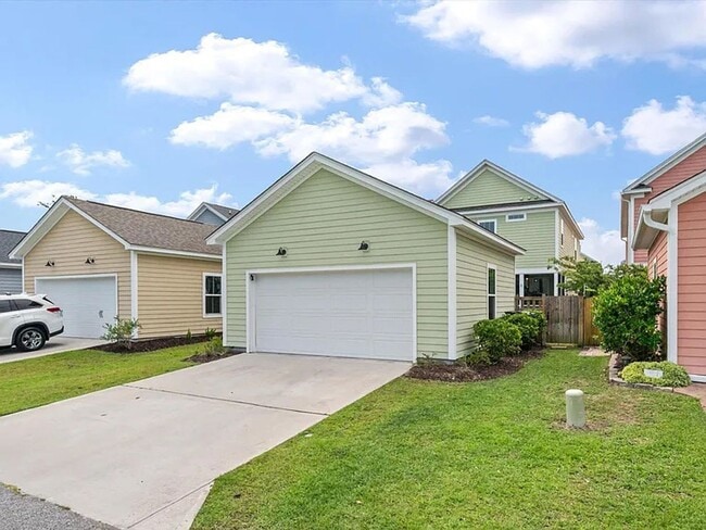 Building Photo - Bright & Beautiful Rental in Whitney Lake ...