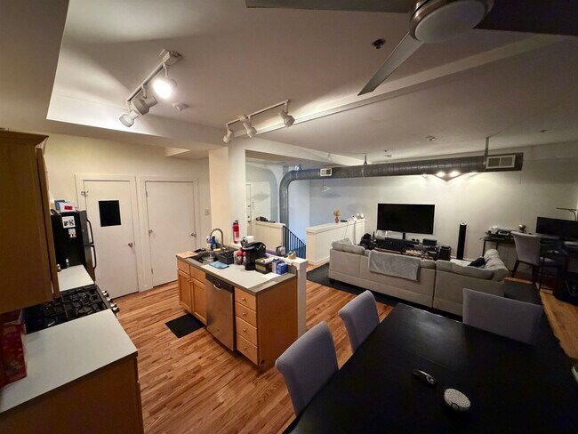 Building Photo - 1017 Jefferson St