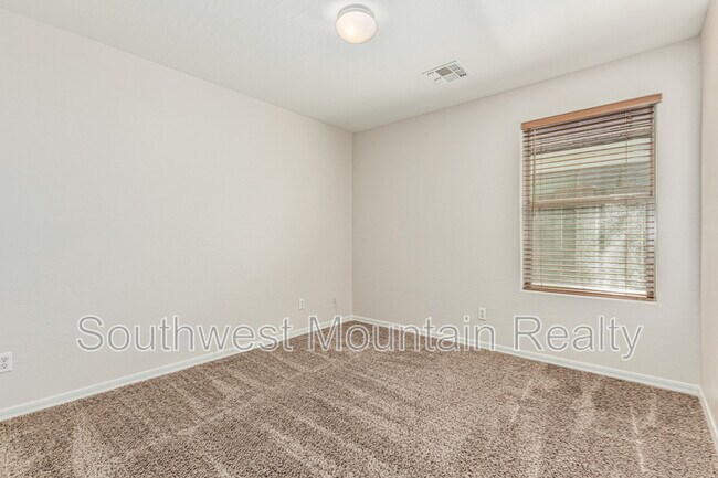 Building Photo - 1949 W Vineyard Plains Dr