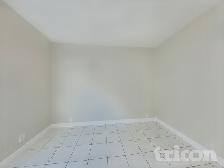 Building Photo - 684 Brown Ave