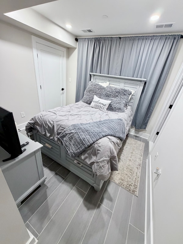 Building Photo - 824 18th St NE