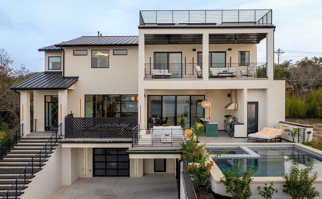 Building Photo - 12885 Park Dr