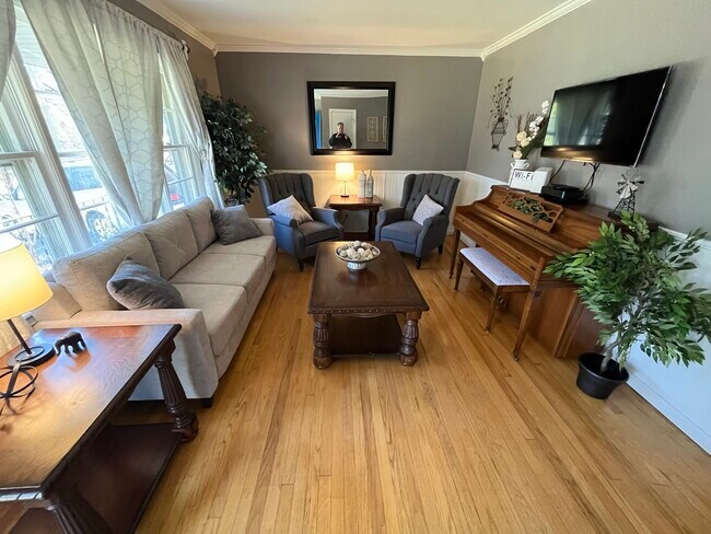 Building Photo - 2925 Center St