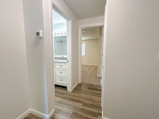 Building Photo - 1488 Warbler Dr SE