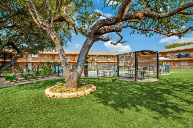 Building Photo - 501 Fuller St