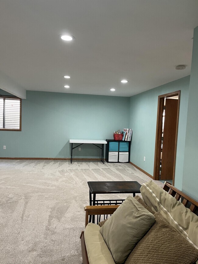 Building Photo - 2032 Prairie View Ct