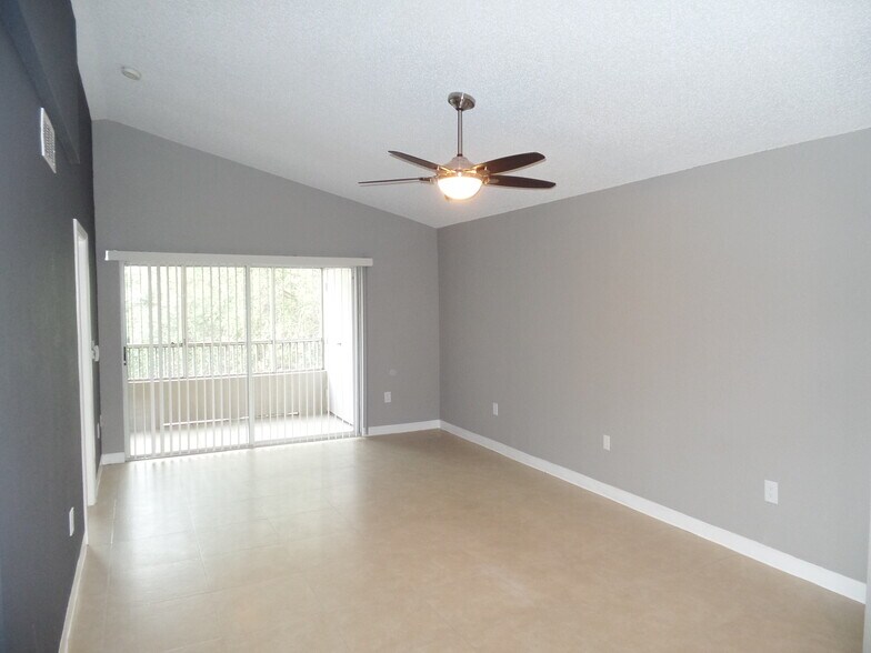 Building Photo - 2850 N Oakland Forest Dr