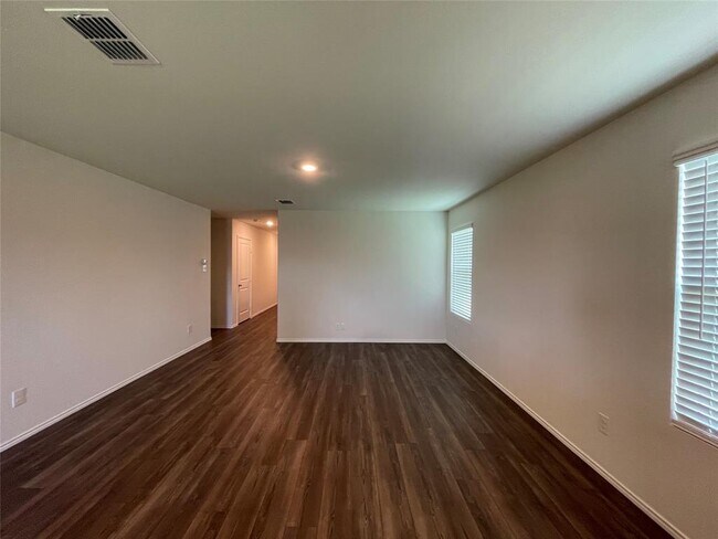 Building Photo - 1204 Lady Bird St