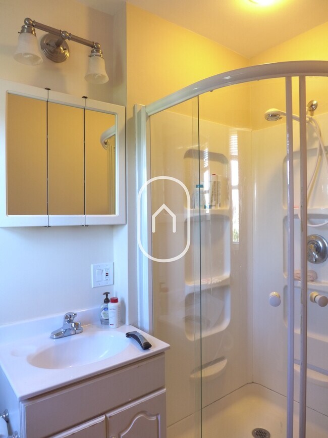 Building Photo - 49 Delle Ave