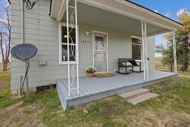 Building Photo - Charming Farmhouse in Fairfield