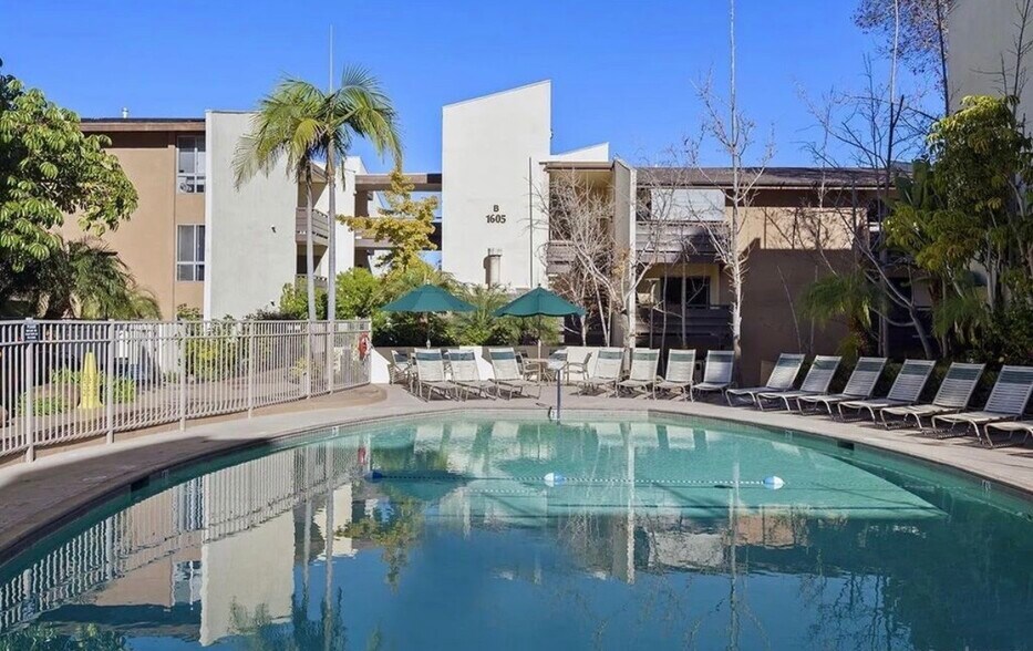 Building Photo - 1615 Hotel Cir S