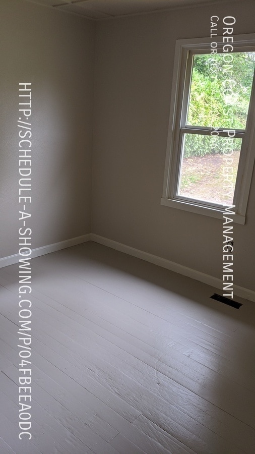 Building Photo - 4931 NE I Ave