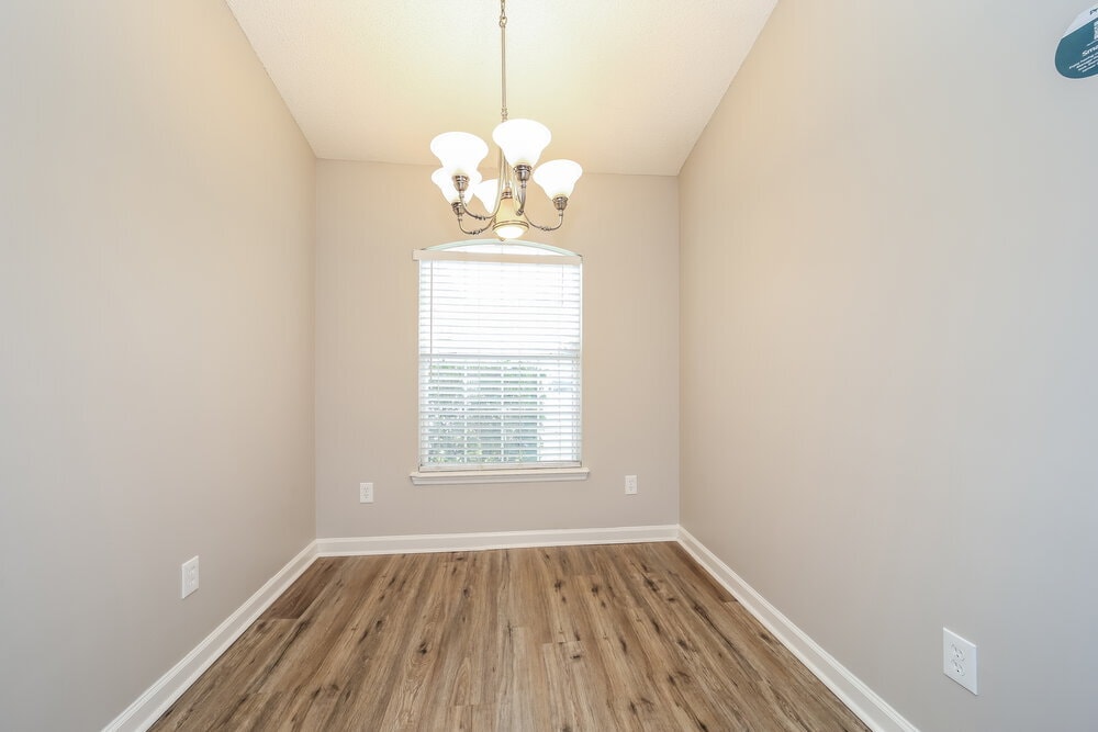 Building Photo - 440 Sanwick Dr