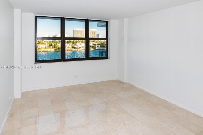 Building Photo - 10101 E Bay Harbor Dr