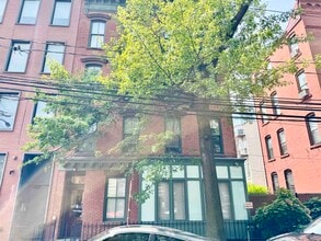 Building Photo - 267 York St