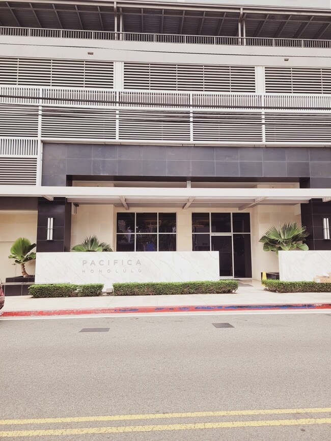 Building Photo - 1009 Kapiolani Blvd
