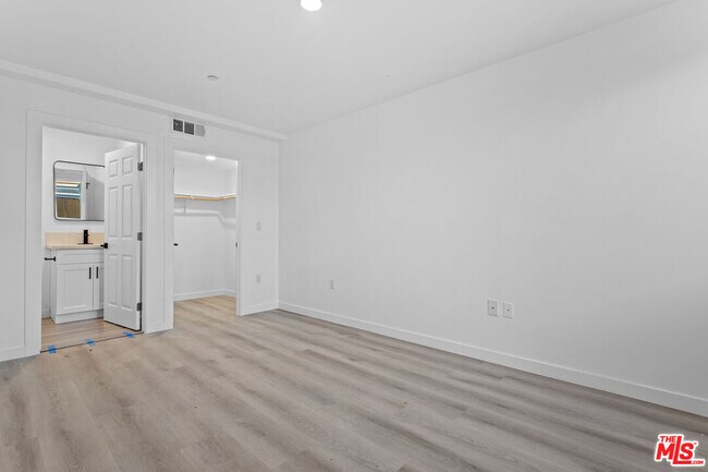 Building Photo - 442 E 118th St