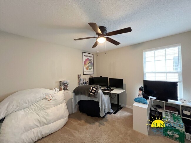 Building Photo - Beautiful 3 Bedroom Home in Crestview!