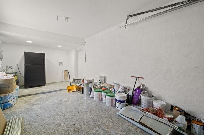 Building Photo - 4135 Des Moines St NE