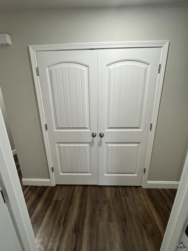 Building Photo - 301 Doyle St