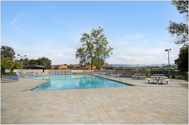 Building Photo - CHARMING SINGLE LEVEL HOME!