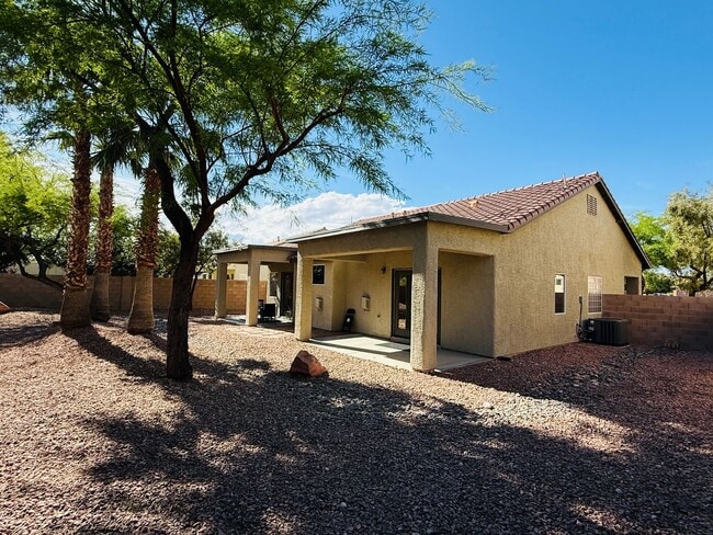 Building Photo - Stunning Gated 3 Bedroom & 2 Bath Located in Southern Highlands