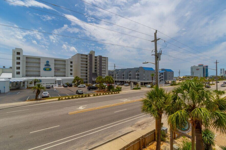 Building Photo - 344 E Beach Blvd