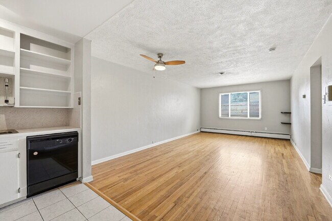 Building Photo - $1,480.95 with $300 off the first month's rent, 1 Beds - 1 Bath, Condo in Denver with Onsite Laun...