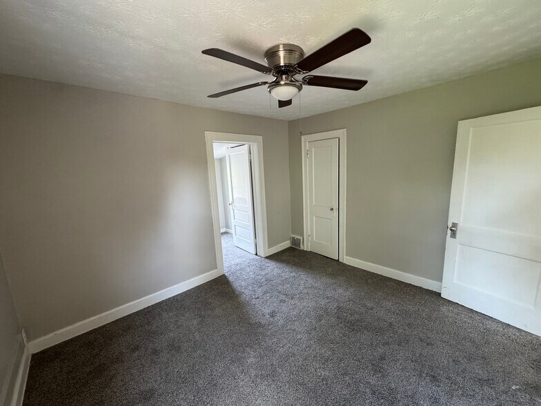 Building Photo - 1335 West Blvd