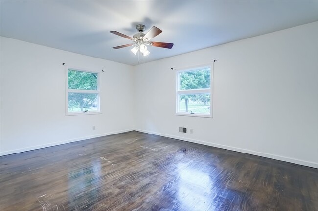 Building Photo - 232 Meadowbriar Rd