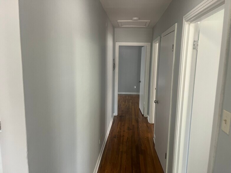 Building Photo - 404 Storeywood Dr