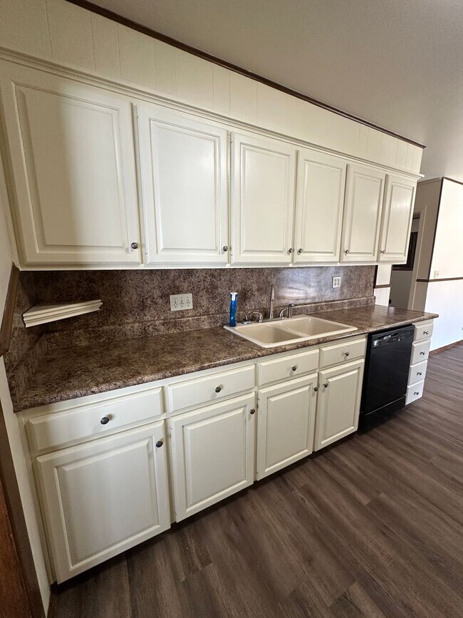 Building Photo - Beautiful Home on Mesa Circle!