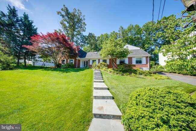 Building Photo - 1440 Highwood Dr