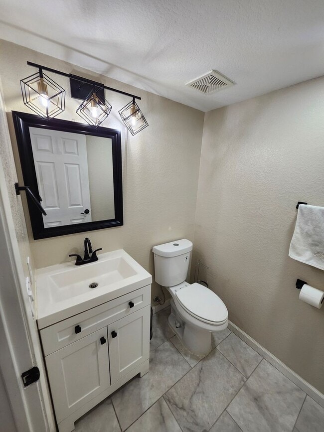 Building Photo - Beautiful 5 Bedroom House fully remodeled....