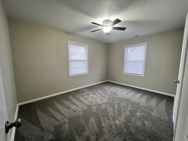 Building Photo - Completely updated 2 Bed/1 bath Home