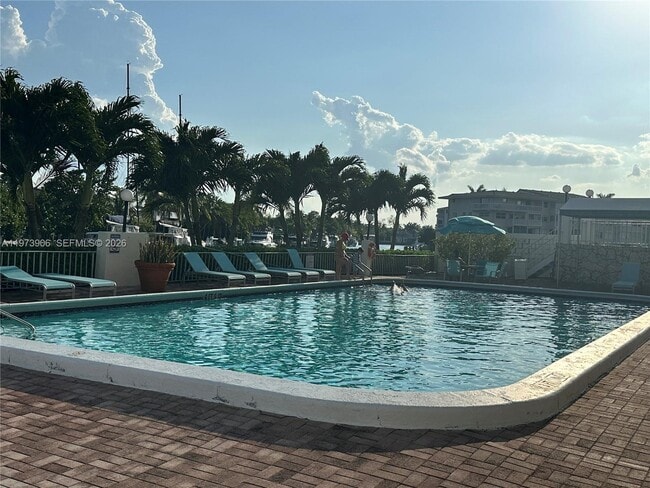 Building Photo - 401 Golden Isles Dr