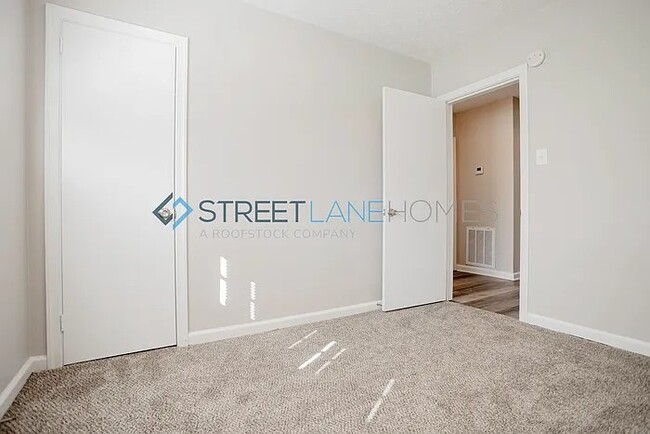 Building Photo - 4443 Sims St
