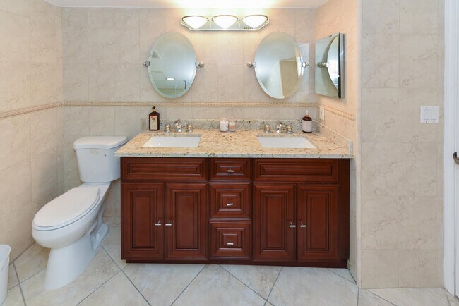 Building Photo - 4200 N Ocean Dr