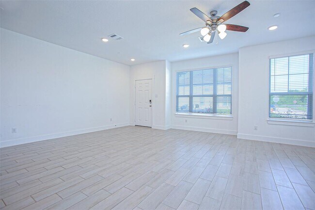 Building Photo - 2234 Memory Oaks Dr