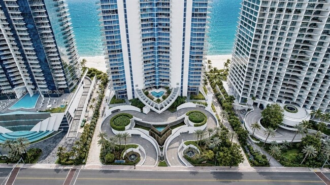 Building Photo - 17001 Collins Ave