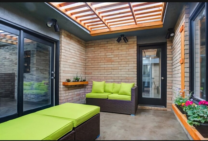 Building Photo - 306 Vale Ave