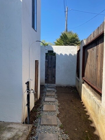 Building Photo - 1806 Soto St