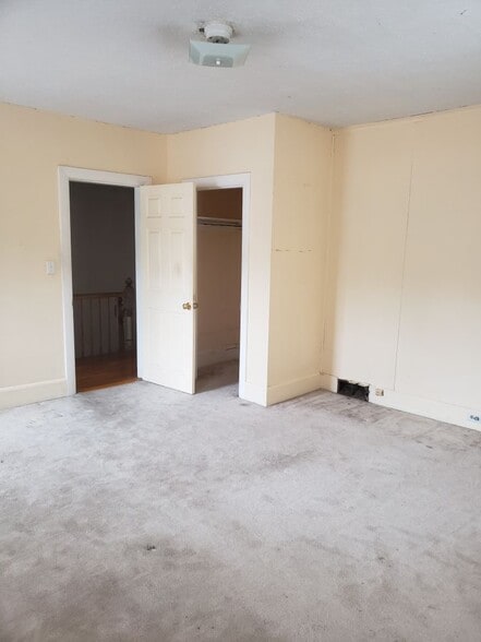 Building Photo - 131 Rindge Ave