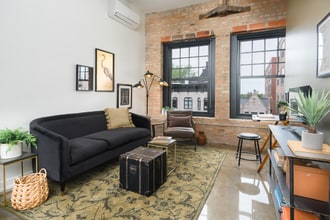 Building Photo - 1540 W Monroe St