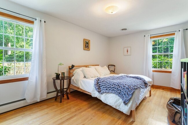 Building Photo - Thoroughgood