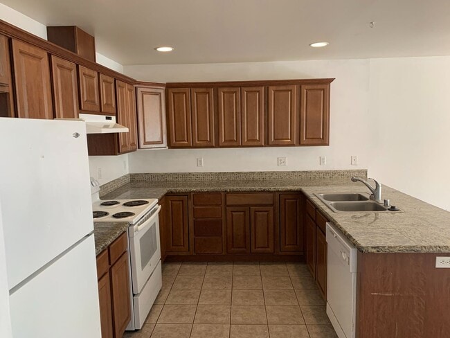Building Photo - 1013 N Pierce Dr