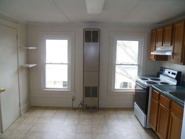 Building Photo - 174 S Branch St