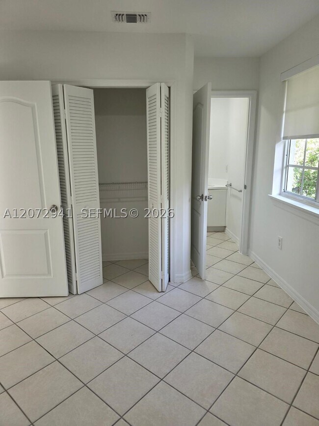 Building Photo - 3090 BIRD 303